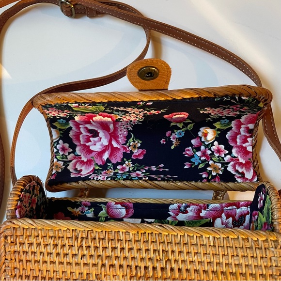 Hand Crafted Ratton Bag - Picture 4 of 5